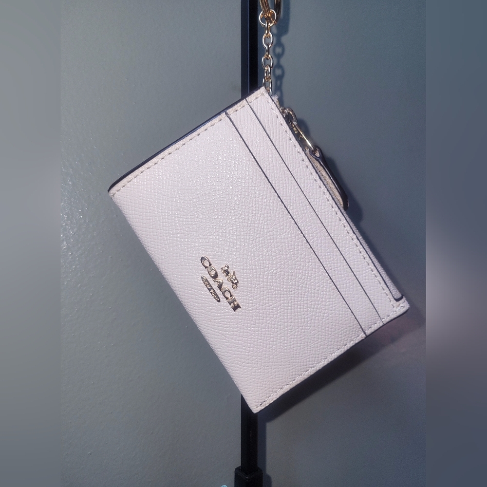 Coach White Leather Zip Card Case with Keyring and Suede Interior